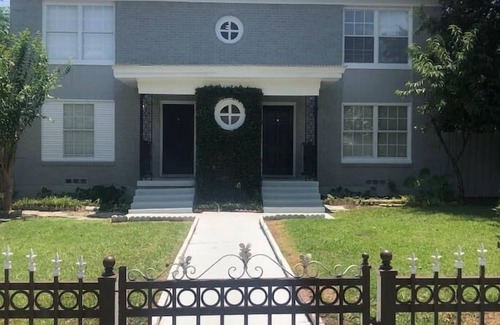 Kessler Apartment | Artist Alcove* Spacious Apartment* Walk 2 Shops!