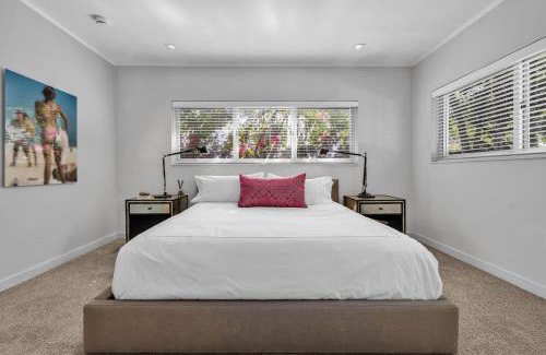 El Portal House | Artist Den Cozy Home with Pool and Parking