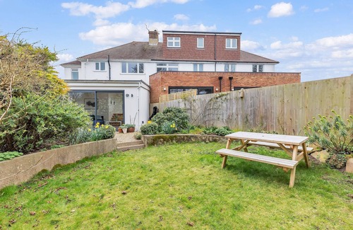 Patcham House | Artist Haven with Parking | By My Getaways