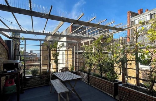 Hoxton Apartment | Artist home central london