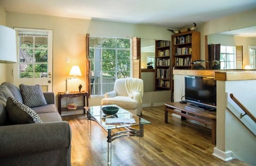 Cherrywood House | Artist Home Upstairs unit duplex in Historic Cherrywood