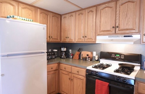 Standish House | Artist's Haven with Spectacular Sunset Views on Frye Island!