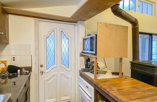 Ellenville House | Artist's retreat house 10 min to gourmet shopping, fine restaurants, recreation