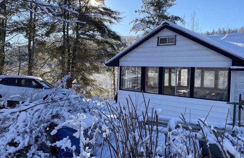 Ellenville House | Artist's retreat house 10 min to gourmet shopping, fine restaurants, recreation