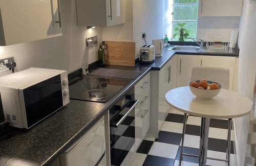 Wimbledon Apartment | Artistic, 1930's flat - 20 mins to Central London.