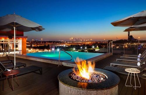Downtown Dallas Hotel | Artistic Atmosphere, Canvas Suite, Canvas Hotel Dallas, Rooftop Pool