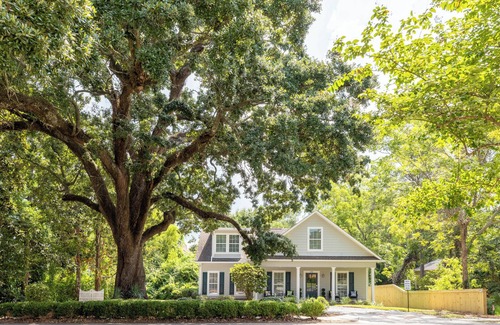 Ocean Springs House | Artistic Downtown Ocean Springs Stay | Walk to Beach!, Speakeasy Game Room!, Fire Pit!, Golf Cart!