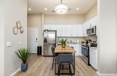 North Park Apartment | Artistic + FastWi-Fi + Parking + Pets + EV Charging!