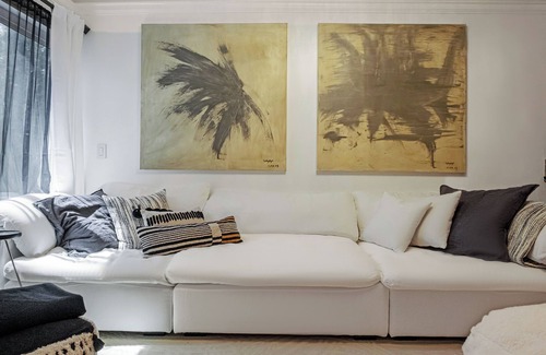 Lake Forest Condo | Artist’s Home High-end design with a Prime Location and Forest View, 1414 ft
