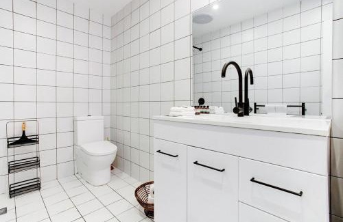 Newton Apartment | Artists Retreat in the Heart of the City 1 BR BA