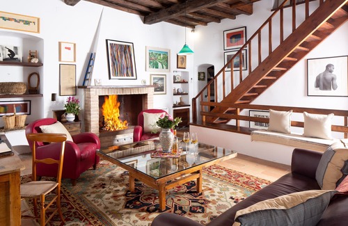 Monteluco House | Artist’s tower: Immersed in nature yet close to town centre