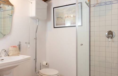 Monteluco House | Artist’s tower: Immersed in nature yet close to town centre