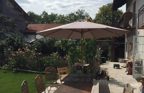 Holzhausen Apartment | Artists' Village Holzhausen a. Ammersee, 5* Gallery apartment near the lake!