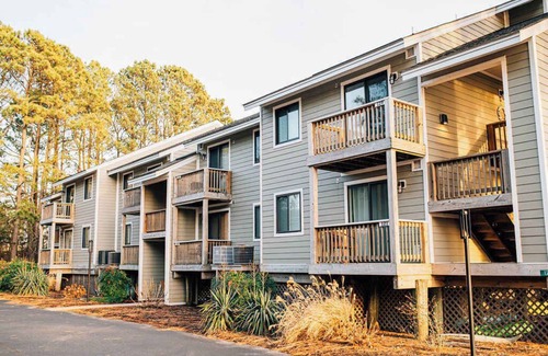 Windmill Point Apartment | Artist’s Windmill Pt Condo|Sunset&Pool Relaxation