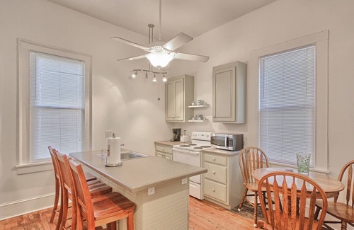 Wilmington Apartment | Arts and Antiques flat - sleeps 4!