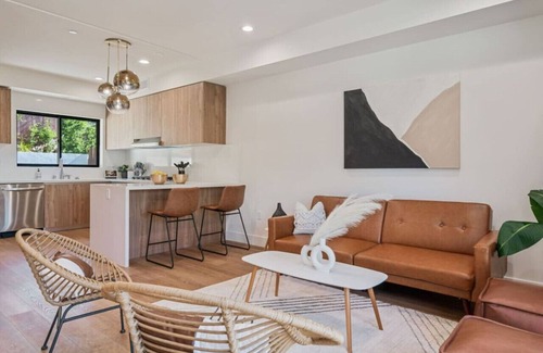 Los Angeles House | Arts District | Near Downtown |City Views | Garage