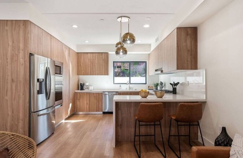 Los Angeles House | Arts District | Near Downtown |City Views | Garage