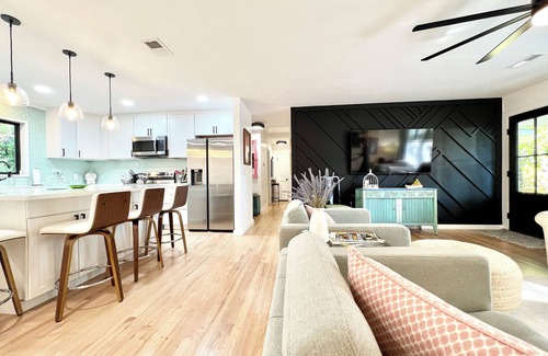 Fairhope House | Artsy 3/2 Cottage near the Bay in Charming Fairhope - just renovated