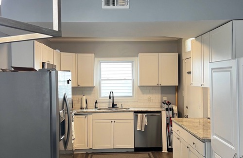 Mosby House | Artsy 3-Bedroom Home with Free Tesla Charger