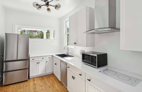 Cannonborough Elliotborough House | Artsy Apartment in Victorian Home with Heated Salt Water Pool