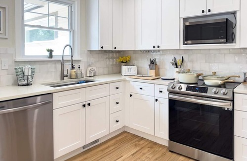 Lamar Heights Area House | Artsy Arvada Urban Cottage + Guest House - Near Breweries, Golf, Theatre, Parks