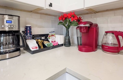 Lamar Heights Area House | Artsy Arvada Urban Cottage + Guest House - Near Breweries, Golf, Theatre, Parks