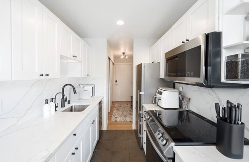 Broadway Apartment | Artsy Capitol Hill Gem City View Workspace Parking