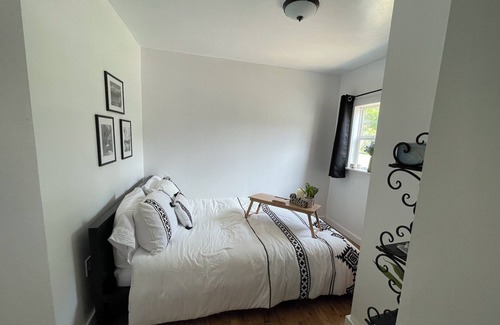 Jonesborough Other | Artsy Farmhouse Retreat TN countryside near Jonesborough - pet friendly