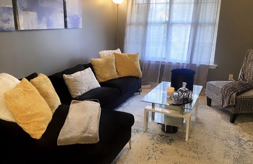 McDonough House | Artsy getaway with WiFi