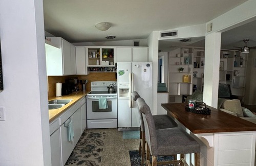 Clearwater House | Artsy Oasis - entire house in Clearwater with private pool