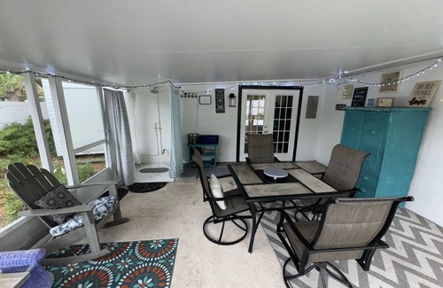 Clearwater House | Artsy Oasis - entire house in Clearwater with private pool