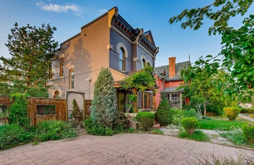 Whittier House | Artsy Victorian I Near RINO I Downtown