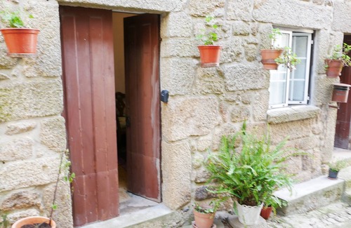 Monsanto Cottage | Artsyshortermrentals Monsanto