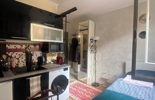 Republique–Point-du-Jour Apartment | Arty studio