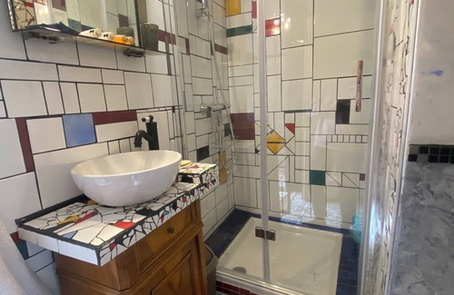 Republique–Point-du-Jour Apartment | Arty studio