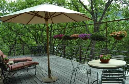 Ashland Cottage | ArtYCottage - custom furniture and art through out. Secluded and fabulous!