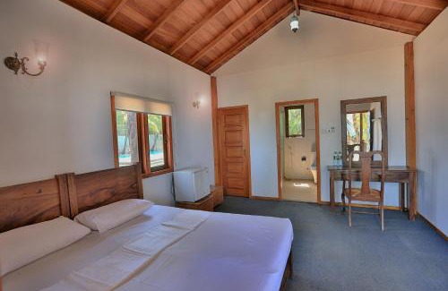 Pottuvil Division 2 Hotel | Arugambay PodBay