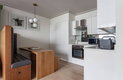 Colville Apartment | Arundel Gardens by onefinestay