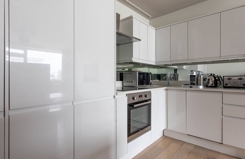 Colville Apartment | Arundel Gardens by onefinestay