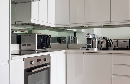 Colville Apartment | Arundel Gardens by onefinestay