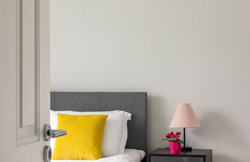 Colville Apartment | Arundel house in London