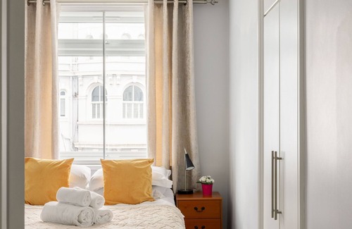Colville Apartment | Arundel house in London