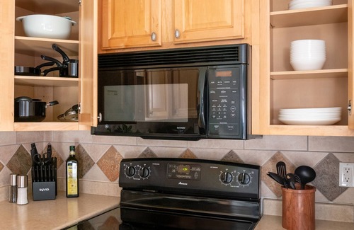 Highlands House | Arvada Escape: Central 4Br - Themed - Fire Pit