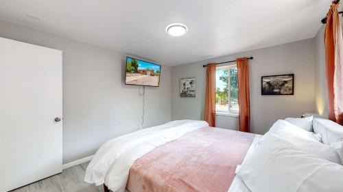 Arvada Plaza Area House | Arvada Private Family Home with Two King Beds
