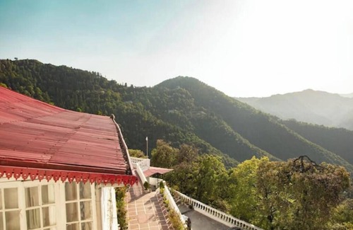 The Mall Road Apartment | Arvelia Oak by Da Alohas