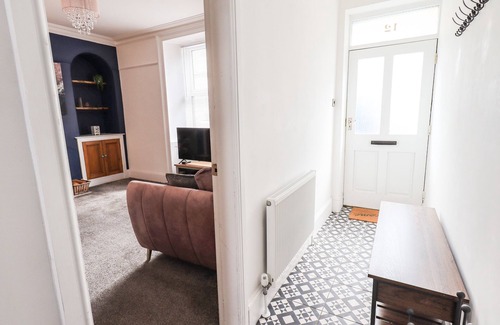 Kendal Cottage | ARYELLE HOUSE, pet friendly, with open fire in Kendal