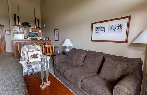 Snowshoe Condo | AS 436: Stunning 4th floor mountain + lift views! In the middle of the action!