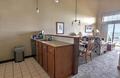 Snowshoe Condo | AS 436: Stunning 4th floor mountain + lift views! In the middle of the action!