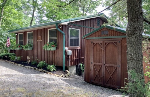 Russell Springs House | As close to the Lake as you can get! Lake Cumberland Marina/Alligator Dock 2