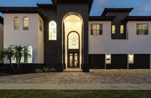 Reunion House | As Seen On TV Casino/Karaoke 11000 Square Foot Mansion. Spa/Golf/Arcade/11Br